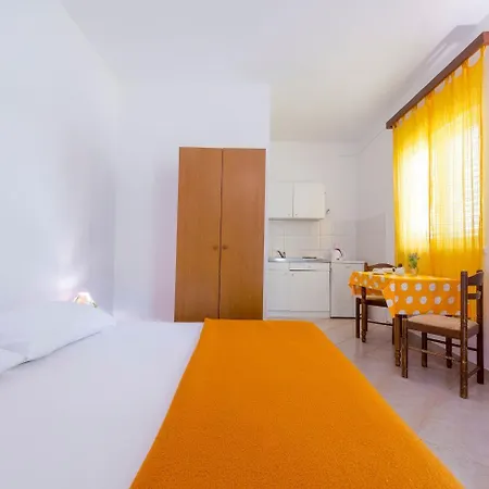 Dia Apartment *
