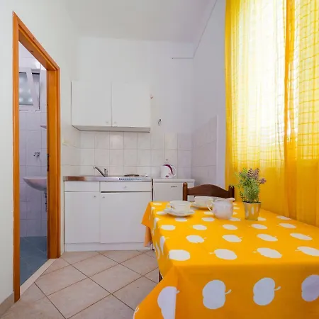Dia Apartment *
