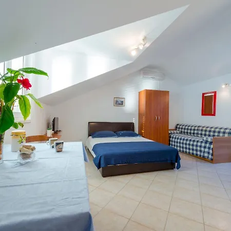 Dia Apartment