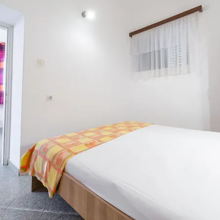 Dia Apartment *